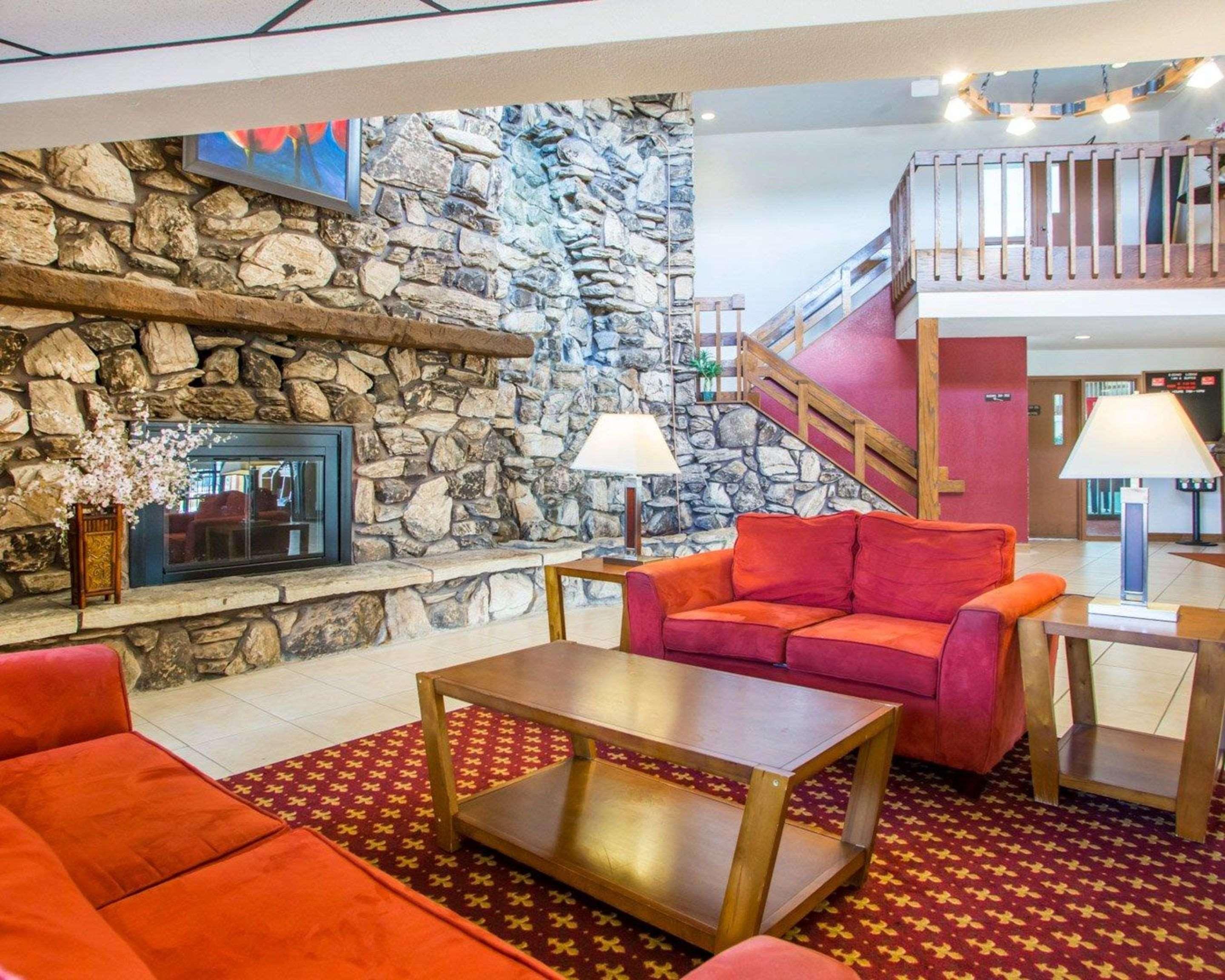 Econo Lodge Inn&Suites Stevens Point Exterior foto