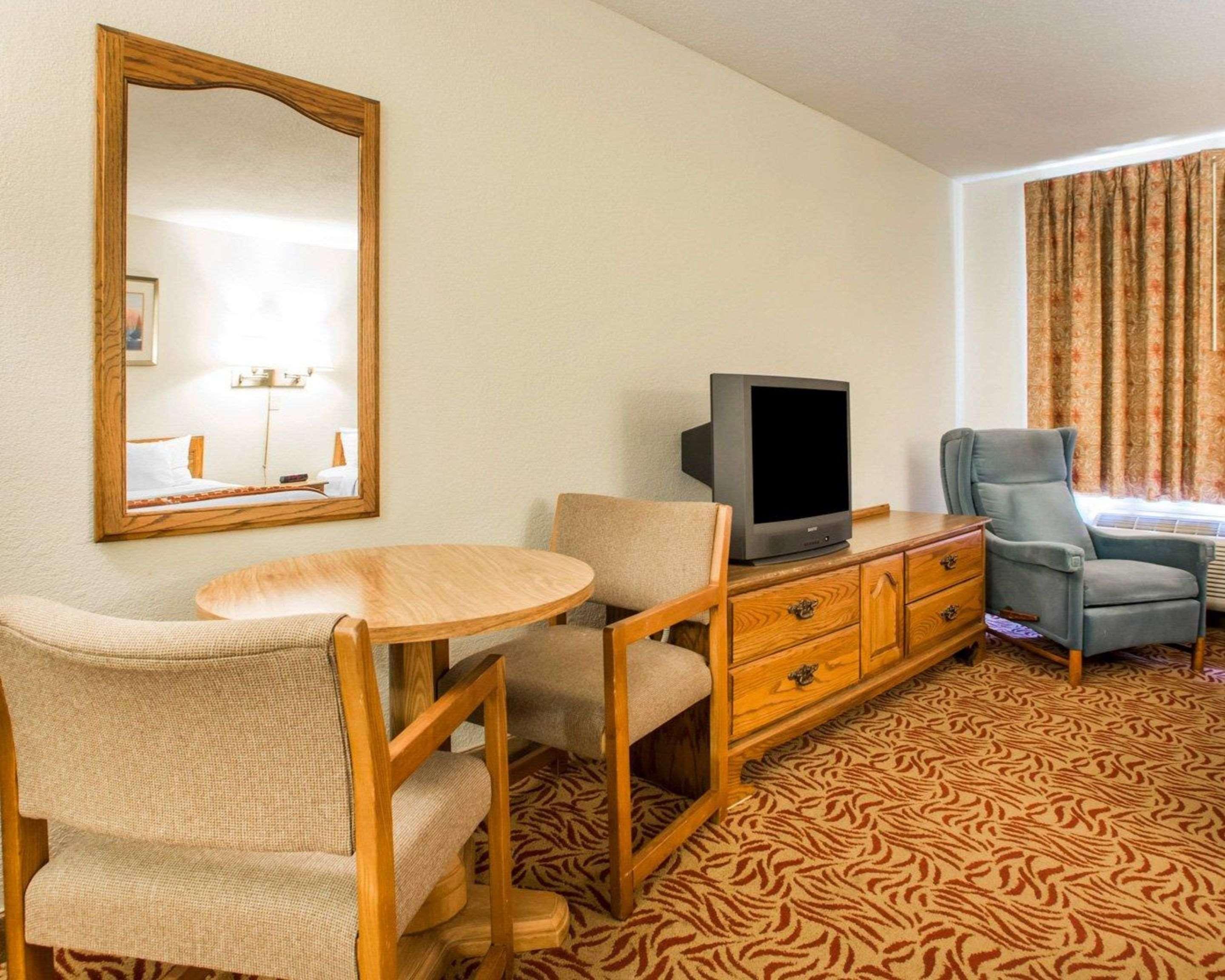 Econo Lodge Inn&Suites Stevens Point Exterior foto